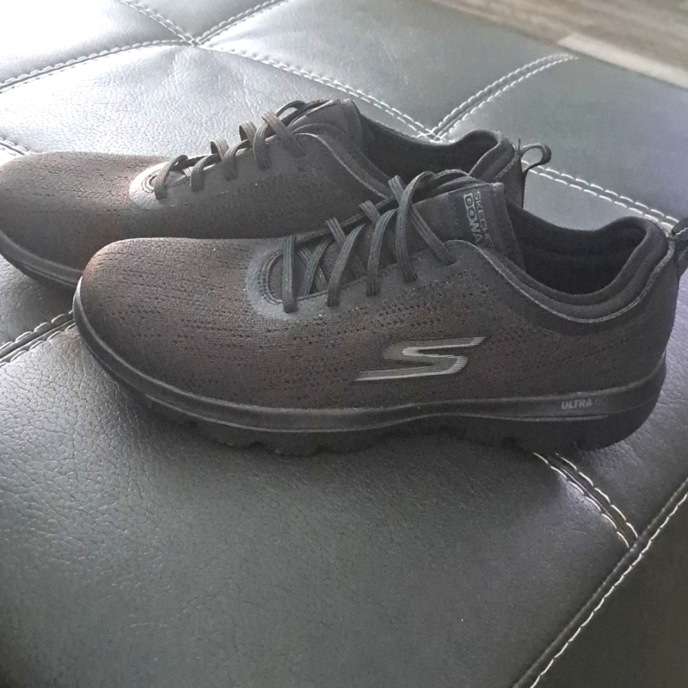 New Women's skechers go walk/ slip on / nothing to tie / ultra go / size 9.5